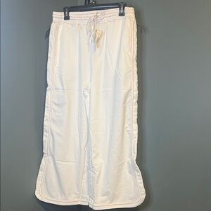 NWT Easel White Wide-Leg Capris